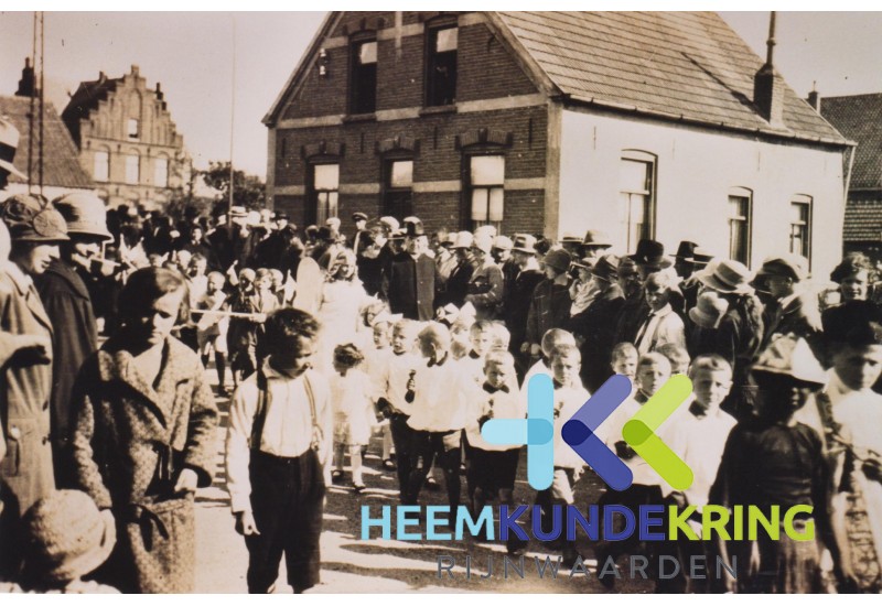 Lobith 1923 Processie over de Walhof Coll. G.B.Janssen - HKR